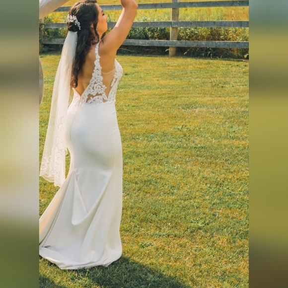 Wedding Gown - Picture 5 of 10